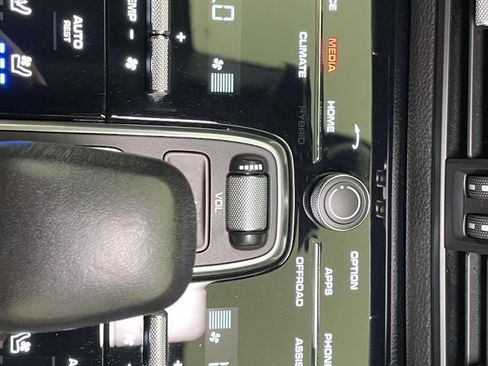 Certified 2023 Porsche Cayenne S Platinum AWD/4WD image 33