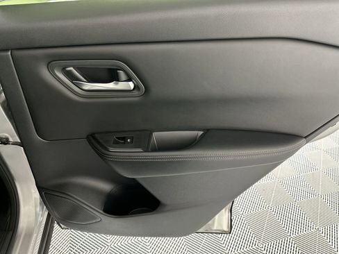 Used 2024 Nissan Rogue SV FWD image 31