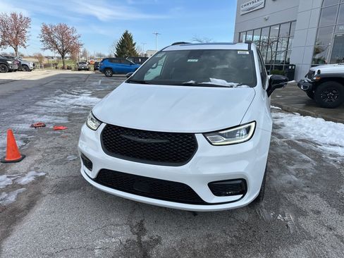 New 2026 Chrysler Pacifica Select image 11