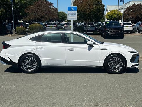 New 2025 Hyundai Sonata Limited image 3