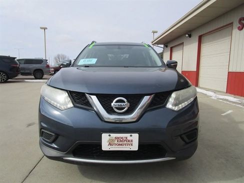 Used 2015 Nissan Rogue SV w/ SV Premium Package image 4