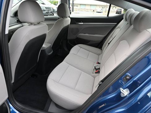 Used 2020 Hyundai Elantra SE FWD image 18