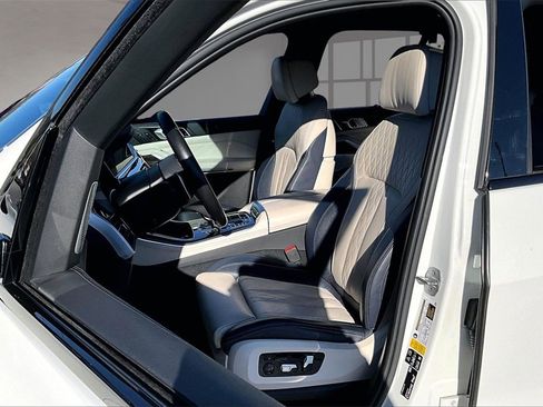 Used 2021 BMW X5 M50i w/ Executive Package image 25