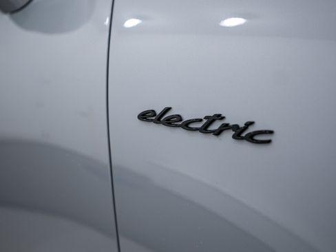 New 2026 Porsche Macan 4 Electric AWD/4WD image 12