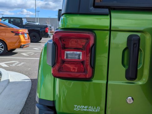 Used 2019 Jeep Wrangler Unlimited Sahara w/ Dual Top Group AWD/4WD image 41