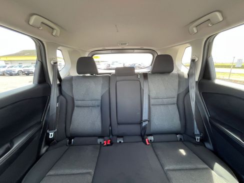 Used 2025 Nissan Rogue SV image 36