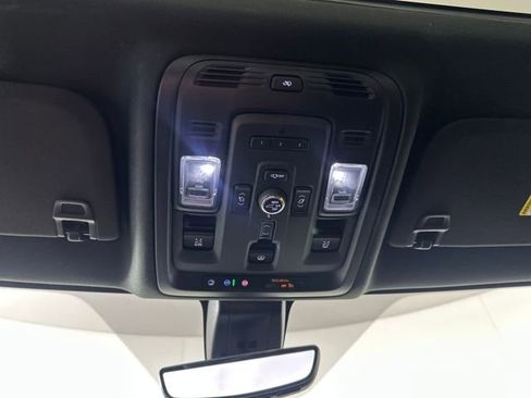 Used 2022 GMC Yukon XL Denali w/ Advanced Technology Package image 24