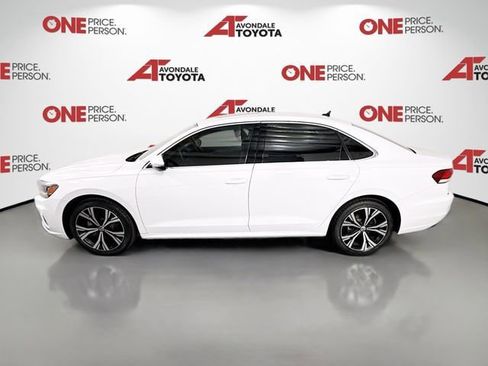 Used 2022 Volkswagen Passat 2.0T SE image 4