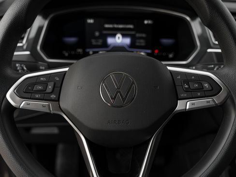 Used 2022 Volkswagen Tiguan S image 15