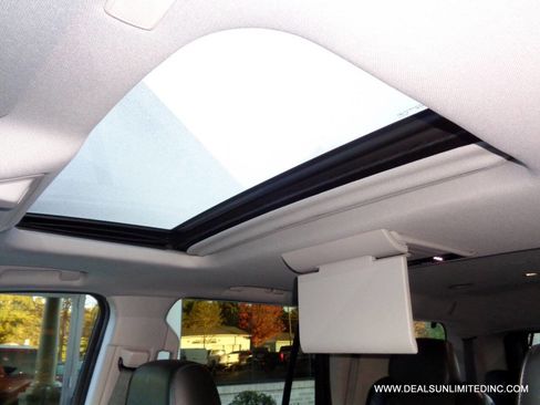 Used 2018 Cadillac Escalade Premium Luxury image 23