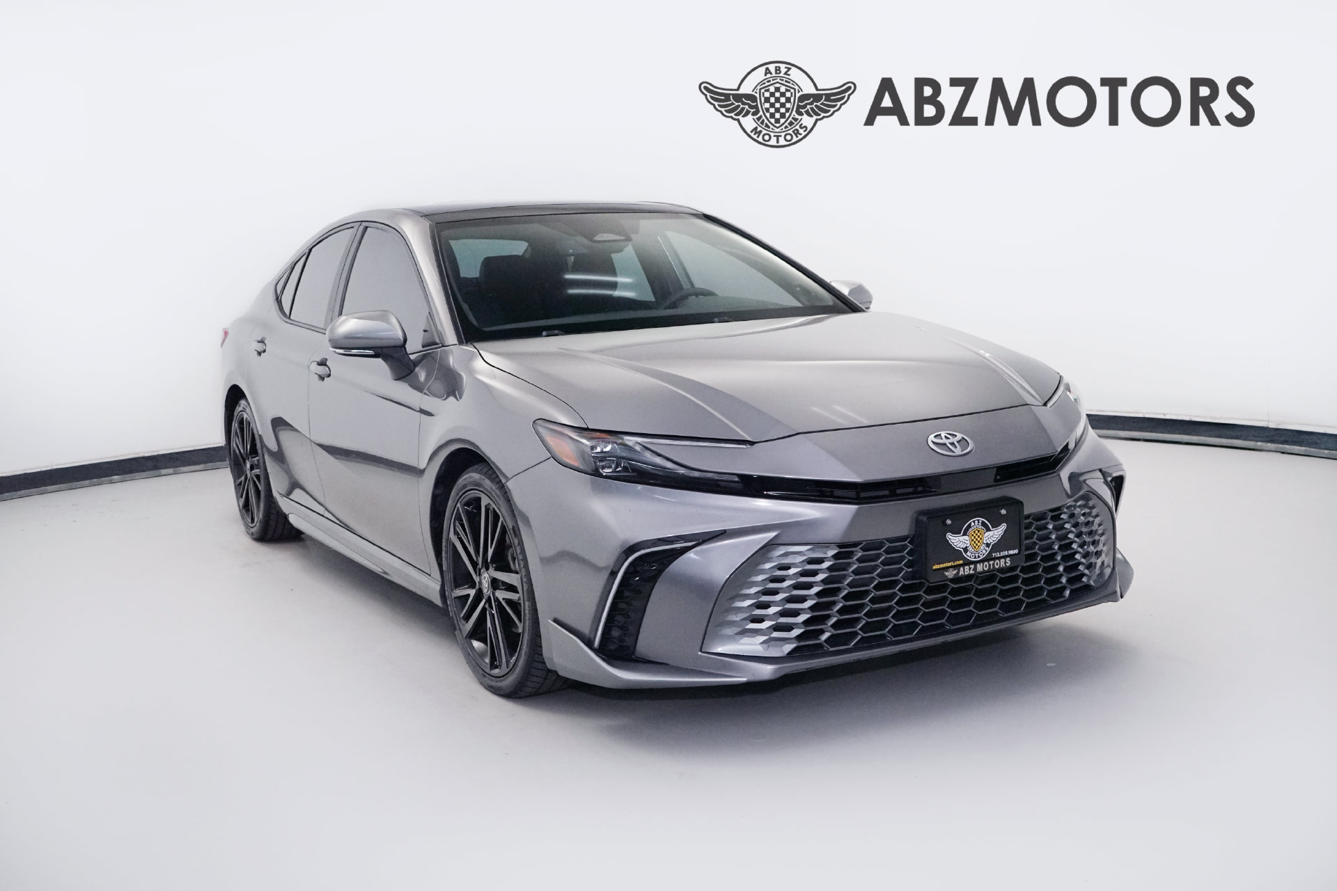 Used 2025 Toyota Camry XSE w/ Premium Package FWD image 1