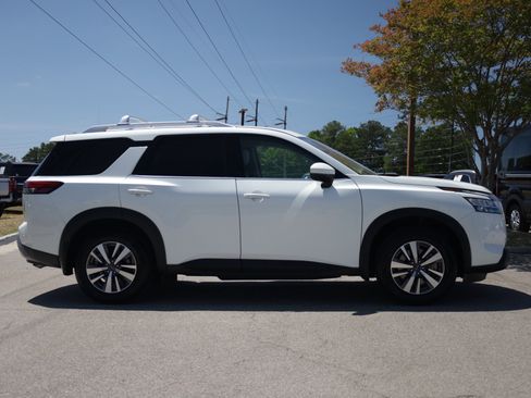 Used 2023 Nissan Pathfinder SL FWD image 6
