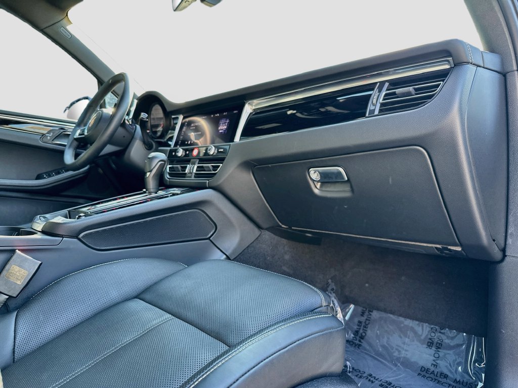 Certified 2026 Porsche Macan S AWD/4WD image 30