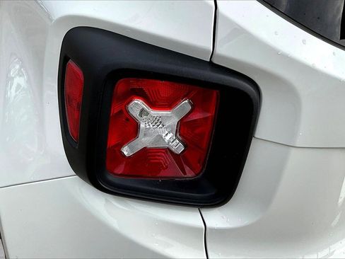 Used 2023 Jeep Renegade Latitude w/ Premium Group image 30