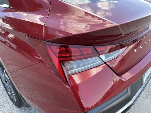 New 2025 Hyundai Elantra Limited image 17