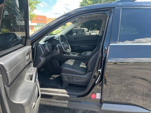 Used 2023 Nissan Pathfinder SV w/ SV Premium Package AWD/4WD image 6