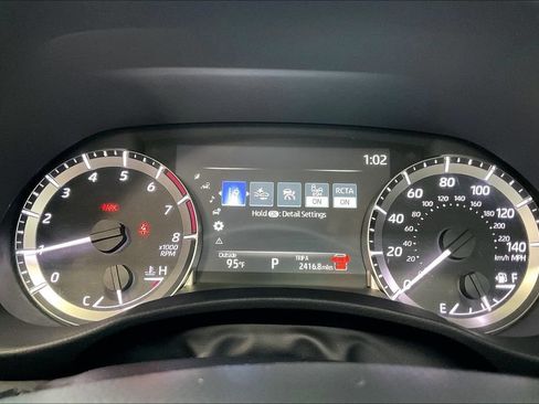 Used 2025 Toyota Highlander LE FWD image 7