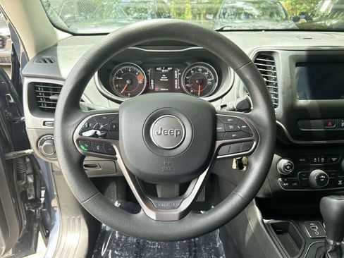 Used 2021 Jeep Cherokee Latitude FWD image 16