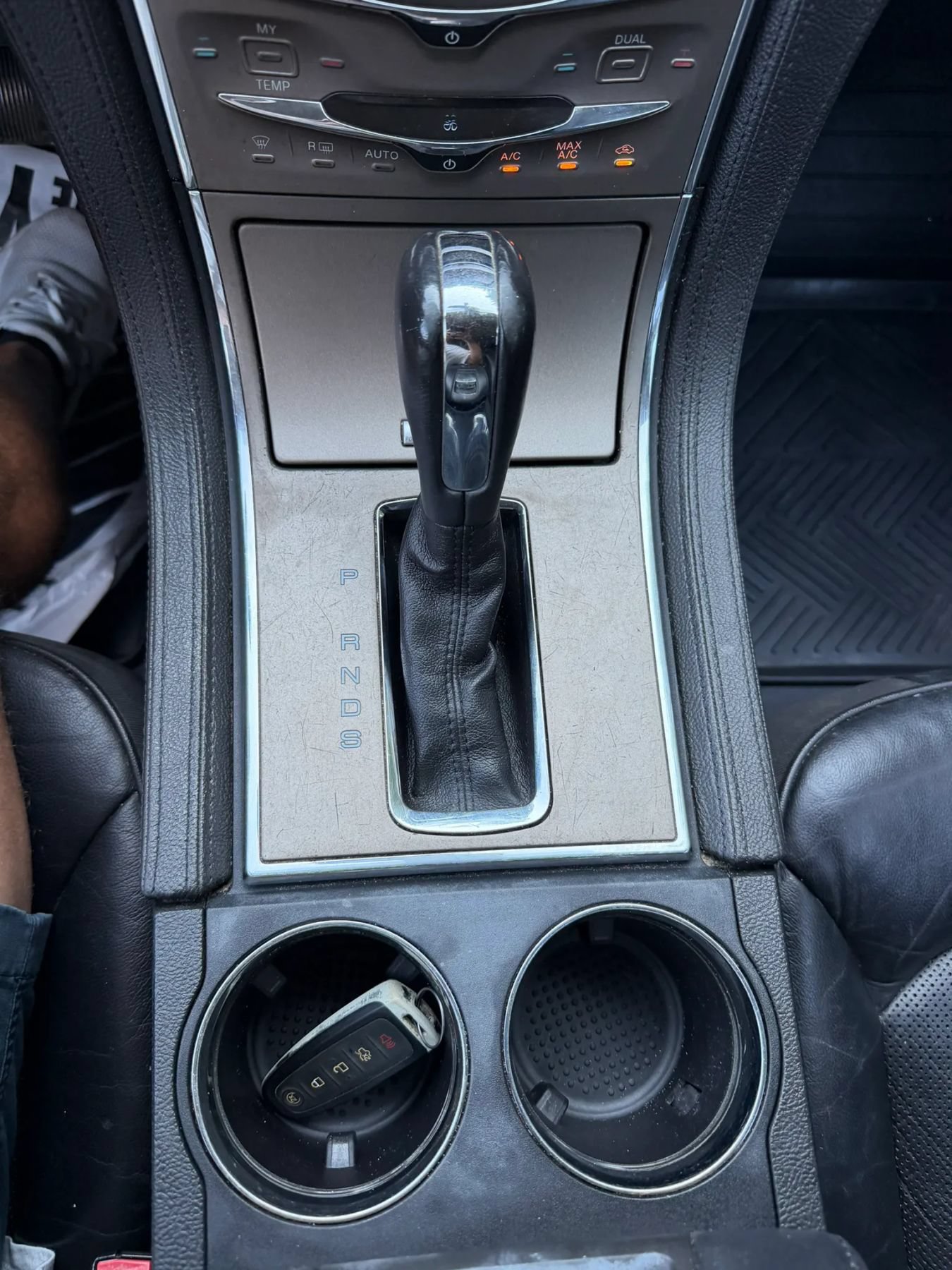 Used 2014 Lincoln MKX AWD w/ Equipment Group 101A image 16