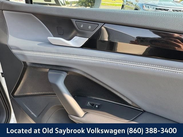 Certified 2025 Volkswagen Tiguan SEL R-Line AWD/4WD image 32