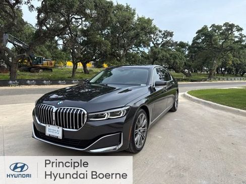 Used 2021 BMW 740i w/ Premium Package RWD image 2