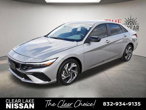 Used 2025 Hyundai Elantra Sport image 3