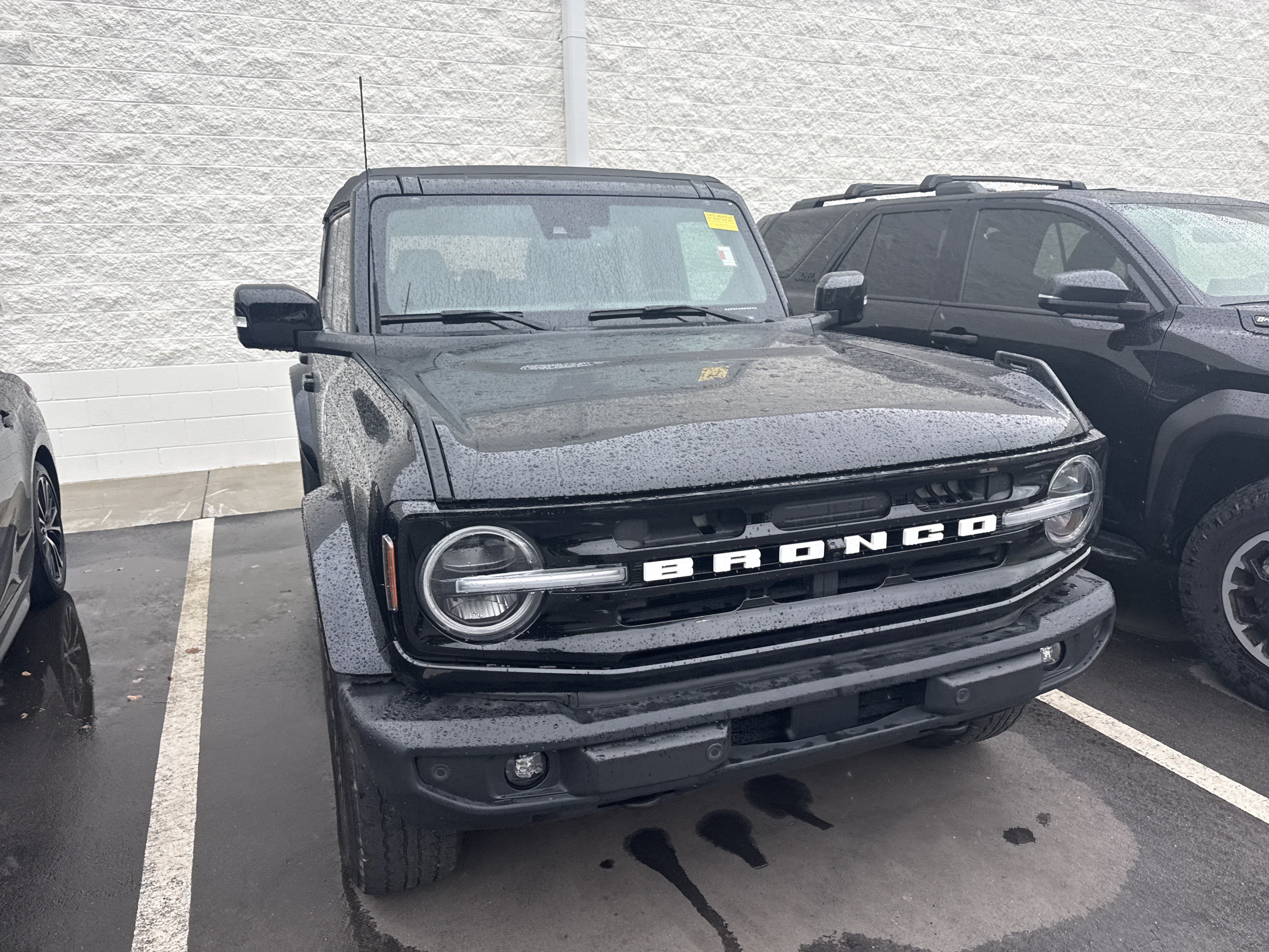 Used 2023 Ford Bronco Outer Banks AWD/4WD image 3
