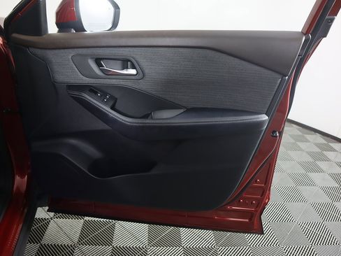 Used 2023 Nissan Rogue SV image 21