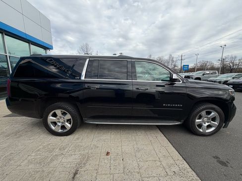 Used 2018 Chevrolet Suburban LT image 10