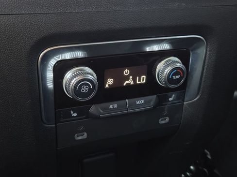 Used 2023 GMC Yukon AT4 w/ AT4 Premium Plus Package AWD/4WD image 16