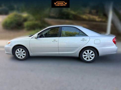 Used 2002 Toyota Camry XLE image 2