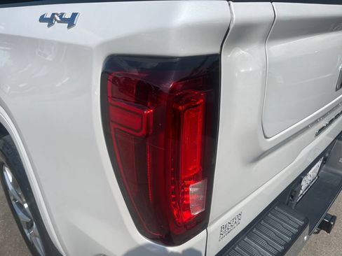 Used 2022 GMC Sierra 1500 SLT AWD/4WD image 43