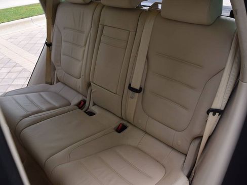 Used 2016 Volkswagen Touareg TDI AWD/4WD image 42
