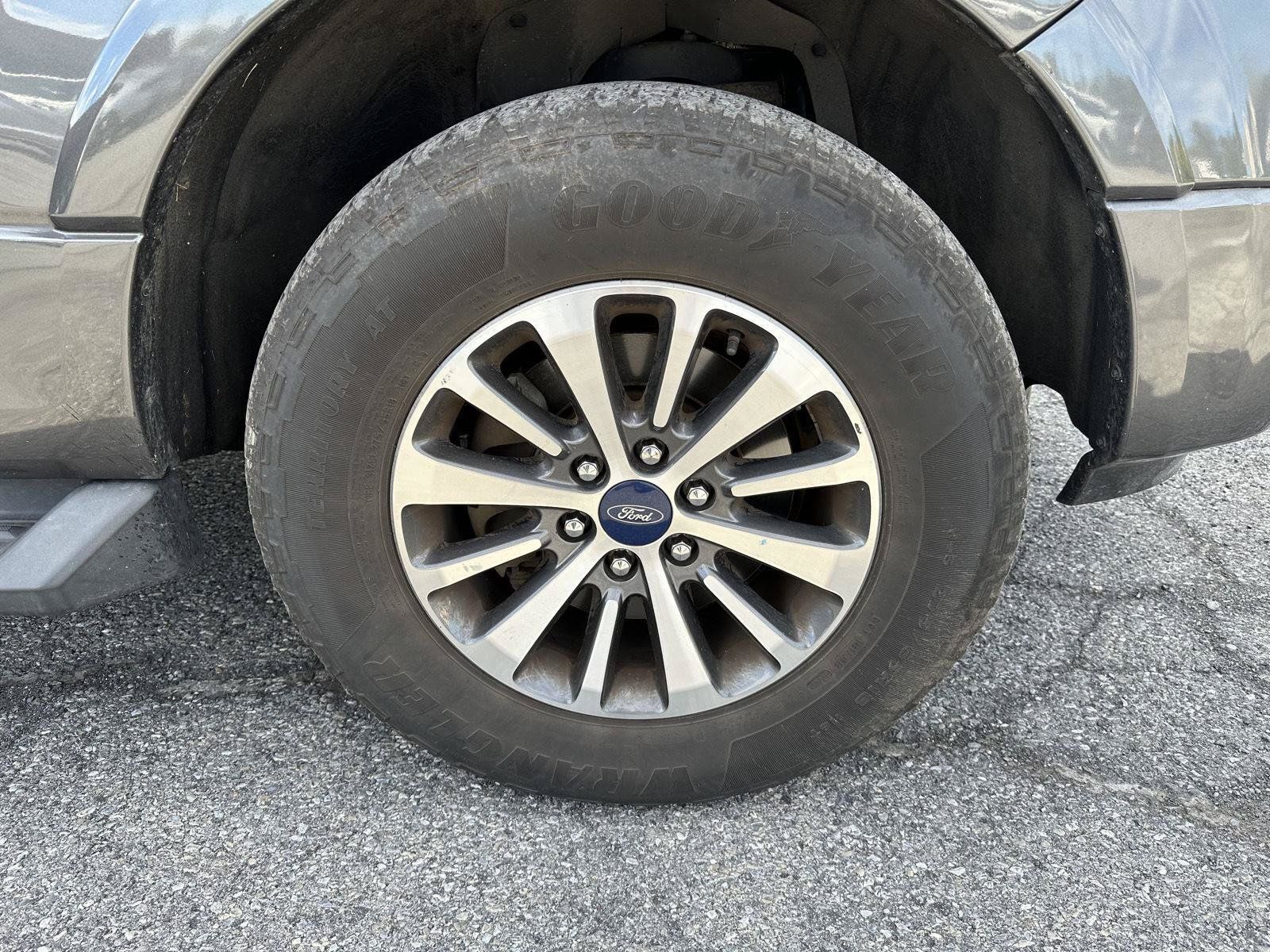 Used 2017 Ford Expedition EL XLT w/ Equipment Group 202A AWD/4WD image 10