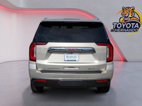 Used 2023 GMC Yukon XL SLT image 6