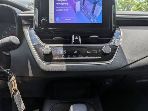 Used 2025 Toyota Corolla LE FWD image 23
