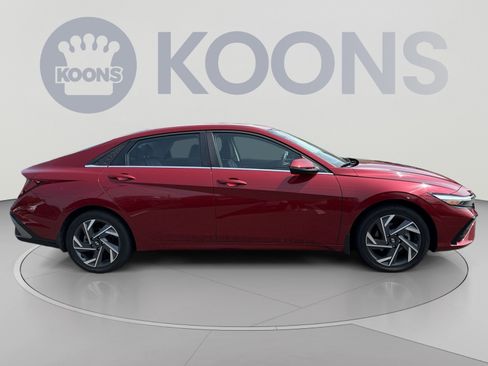 Used 2025 Hyundai Elantra Limited FWD image 8