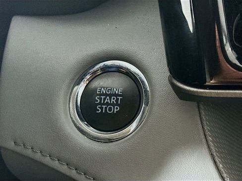 Used 2022 Toyota Highlander LE image 27