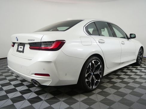 Certified 2025 BMW 330i Sedan image 3