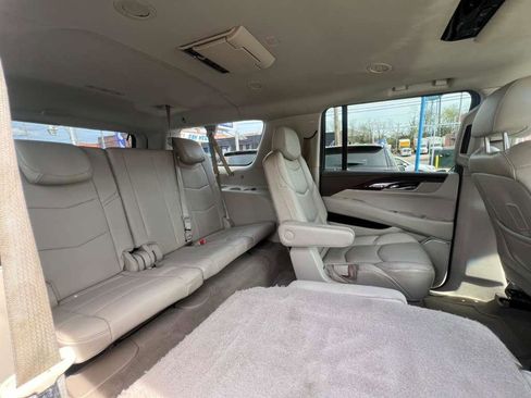 Used 2016 Cadillac Escalade ESV Luxury image 25