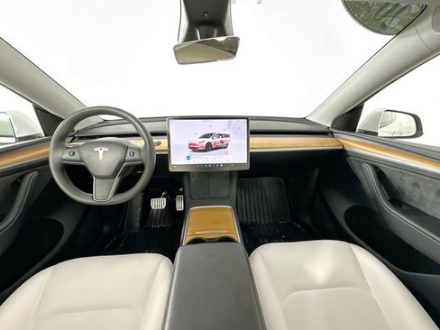 Used 2024 Tesla Model Y Performance AWD/4WD image 3