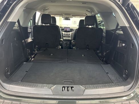 Used 2023 Ford Explorer XLT w/ Equipment Group 202A AWD/4WD image 17
