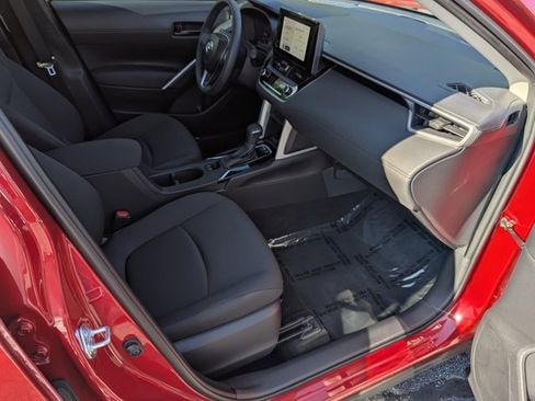 Used 2024 Toyota Corolla Cross LE w/ Moonroof Package image 12