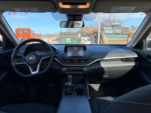Used 2025 Nissan Altima 2.5 SV image 33