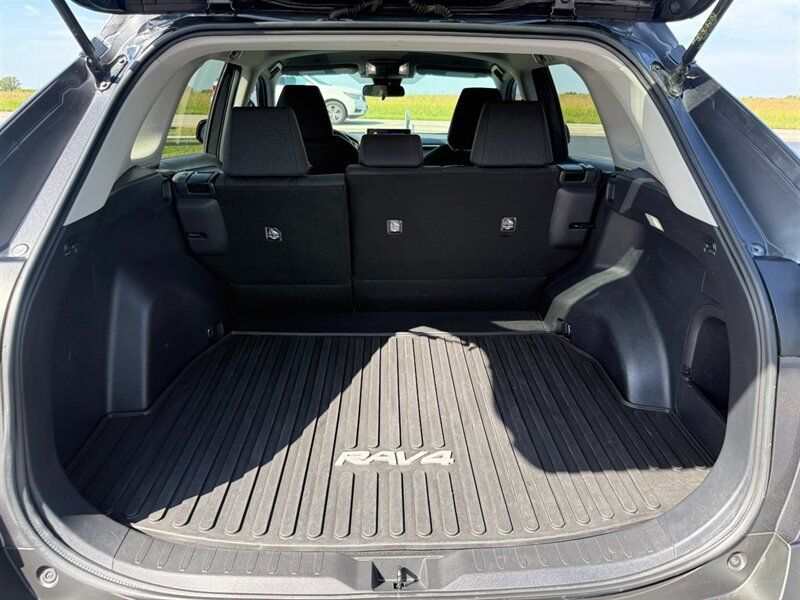 Used 2023 Toyota RAV4 LE AWD/4WD image 15