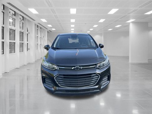 Used 2022 Chevrolet Trax LS w/ Tint and Cruise Package image 2