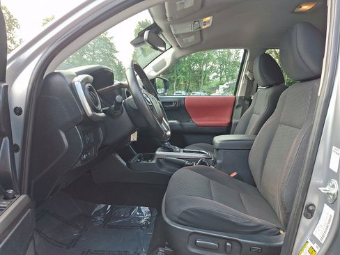 Used 2021 Toyota Tacoma SR5 AWD/4WD image 14
