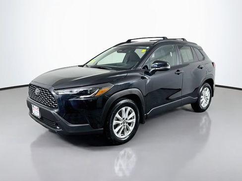 Used 2025 Toyota Corolla Cross LE w/ Moonroof Package AWD/4WD image 2