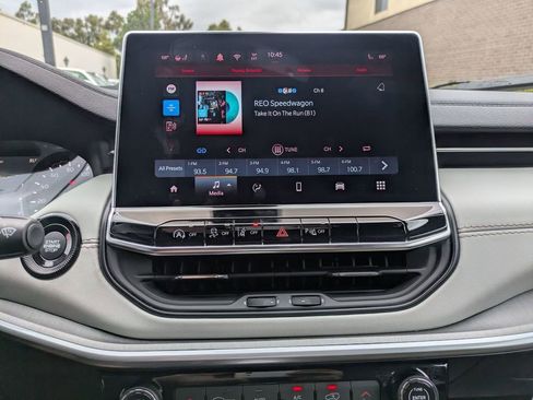 Used 2025 Jeep Compass Limited image 20