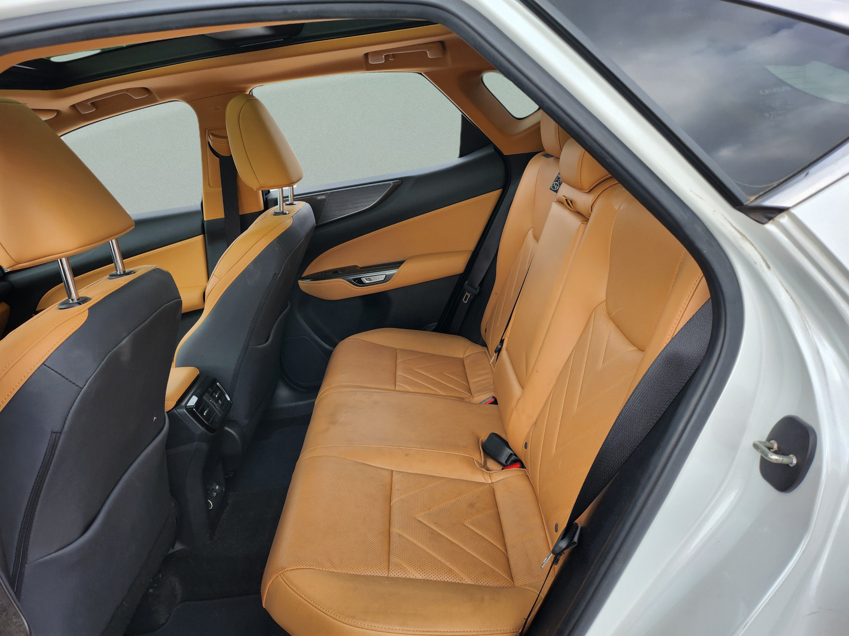 Used 2024 Lexus NX 350h AWD w/ Vision Package image 19